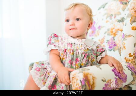 Schwarzes Mädchen hat Spaß mit einem weißen Mann Schwarzes Mädchen hat Spaß mit einem weißen Mann