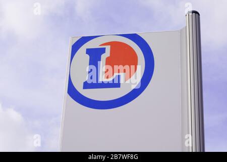 Bordeaux, Aquitanien / Frankreich - 09 27 2019: Unterzeichnen Sie die E.Leclerc Company Signboard Leclerc French Supermarket Stockfoto