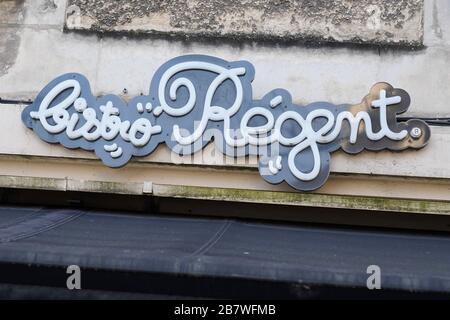 Bordeaux, Aquitanien/Frankreich - 01 22 2020: Bistro-Regent French Bar Restaurant Sign Shop Logo auf der Gebäudewand Stockfoto