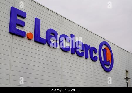 Bordeaux, Aquitanien / Frankreich - 01 18 2020: E.Leclerc Logo französischer Laden Supermarkt leclerc Shop Stockfoto