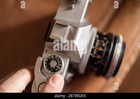 Analoge f35mm-Filmkamera aus den 1960er Jahren, Stockfoto