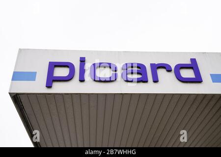 Bordeaux, Aquitanien/Frankreich - 03 07 2020: Picard-Logo-Zeichen für die französische Lebensmittelmarke Frozen Products Store Stockfoto