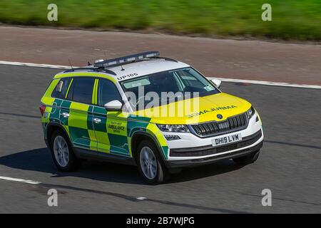 Der nordwestliche Rettungsdienst Skoda Vehicle, der auf der M6 in Chorley, Lancashire, Großbritannien unterwegs ist Stockfoto