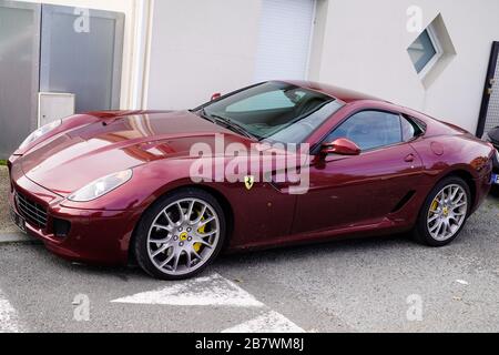 Bordeaux, Aquitanien / Frankreich - 11 18 2019 : Ferrari F12 Berlinetta Sportwagen Supercar Stockfoto