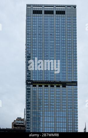 New York, USA - 7. Juni 2019: Tiefblick auf Wolkenkratzer im Finanzbezirk von New York, USA Stockfoto