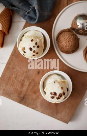 Hausgemachte Bio-Vanille-Eiscreme. Stockfoto