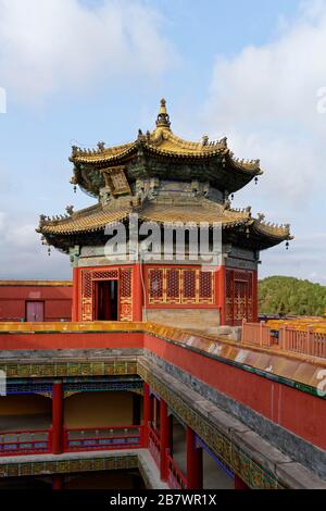 Kleiner Potala-Tempel, Putuo Zongcheng, Roter Palast, kleiner Innenhof, Pavillon, Shizigou, Chengde, Hebei Sheng, China Stockfoto