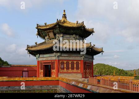 Kleiner Potala-Tempel, Putuo Zongcheng, Roter Palast, kleiner Innenhof, Pavillon, Shizigou, Chengde, Hebei Sheng, China Stockfoto