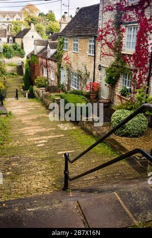 Splittertreppen in Tetbury, England, dem südlichen Tor zu den Cotswolds. Stockfoto