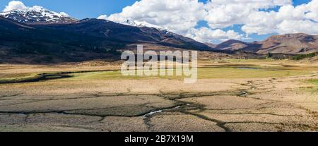 Schottische Berge oder munros Sgurr na Lapaich und Sgurr nan Clachan Geala zwischen Glen Strathrarar und Glen Cannich in den Highlands von Schottland Stockfoto