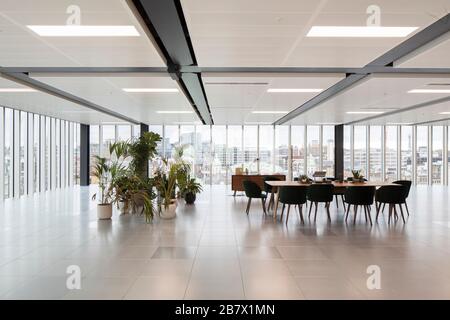 Innenbereich des Büros. Farringdon East Offices, Barbican, Großbritannien. Architekt: PLP-Architektur, 2020. Stockfoto