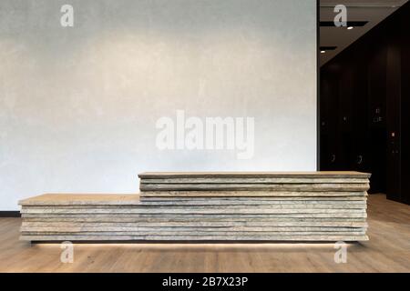 Blick auf den Empfangsbereich des Büros. Farringdon East Offices, Barbican, Großbritannien. Architekt: PLP-Architektur, 2020. Stockfoto