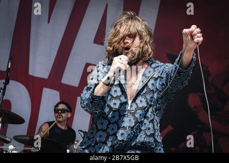 Aarhus, Dänemark. Juni 2018. Der amerikanische Rockband Rival Sons führt ein Live-Konzert während des dänischen Musikfestivals Northside 2018 in Aarhus durch. Hier ist Sänger Jay Buchanan live auf der Bühne zu sehen. (Foto: Gonzales Foto - Nikolaj Bransholm). Stockfoto