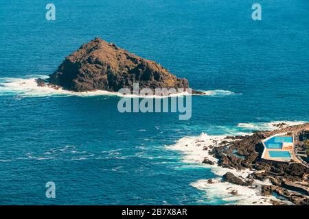 Insel Roque de Garachico mit Schwimmbad auf teneriffa Stockfoto