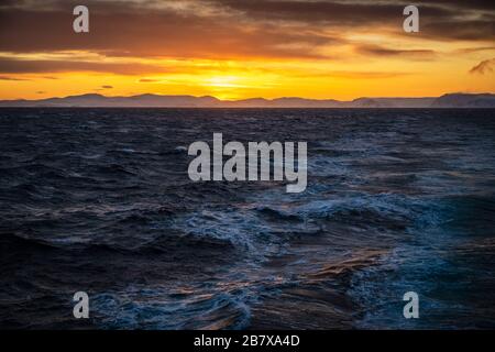 Sonnenuntergang, arktisches Norwegen. Stockfoto