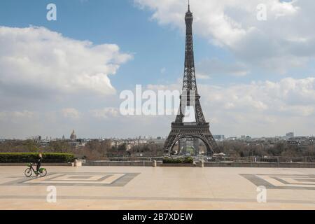 CORONAVIRUS: EIFFELTURM GESCHLOSSEN, PARIS Stockfoto