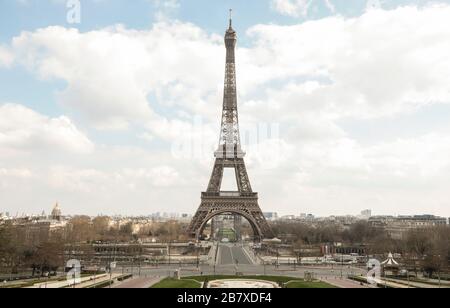 CORONAVIRUS: EIFFELTURM GESCHLOSSEN, PARIS Stockfoto