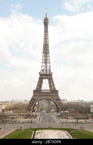 CORONAVIRUS: EIFFELTURM GESCHLOSSEN, PARIS Stockfoto