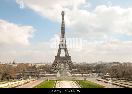 CORONAVIRUS: EIFFELTURM GESCHLOSSEN, PARIS Stockfoto