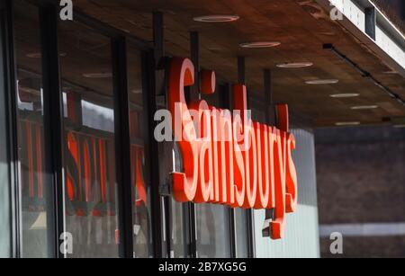 Sainsbury's Supermarkt-Shop signiert Brighton UK Stockfoto