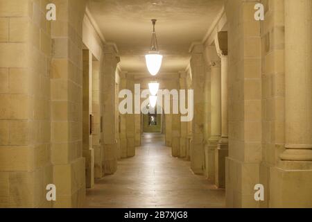 Leerer Cloister außerhalb der Green Library in Stanford California Stockfoto