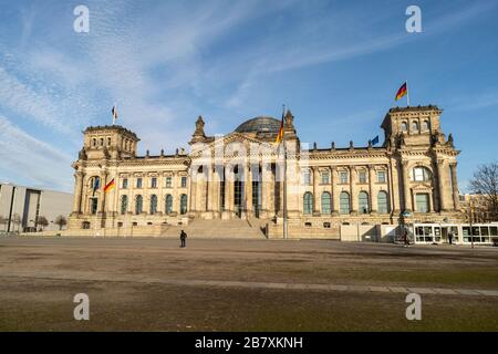 Während der Coronavirus-Pandemie sind keine Touristen im Berliner Reichstags-Gebäude Stockfoto