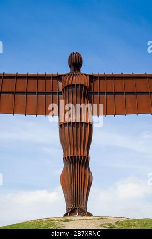 Angel of the North, neben der HAUPTSTRASSE A1, entworfen von Antony Gormley, Gateshead, Tyne und Wear Stockfoto