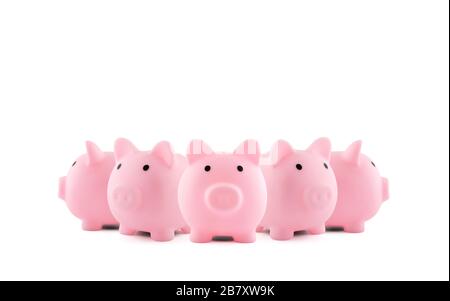 Eine Gruppe pinkfarbener Sparkassen auf weißem Hintergrund Stockfoto