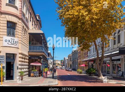 High Street mit Blick auf das Round House im alten historischen Viertel Fremantle, Western Australia, Australien Stockfoto