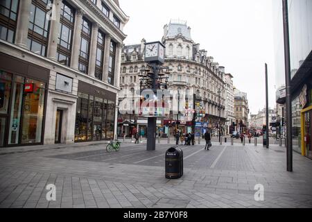 März 2020, London: Ikonische Touristenattraktionen und Verkehrssysteme in London sind leer, da Corona Virus die Menschen von den Straßen treibt Stockfoto