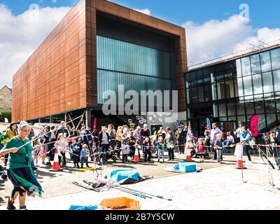 Großartige Darstellung der Blasenherstellung bei der Feier des Leeds Liverpool Canal in Burnley Lancashire Stockfoto