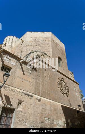 Kathedrale bei Almeria in Südspanien und eine Schnitzerei Die Sonne an der Ostwand Stockfoto