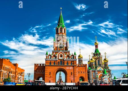 Blagoweschtschenskaja-Turm und Marienkathedrale in Yoshkar-Ola, Russland Stockfoto