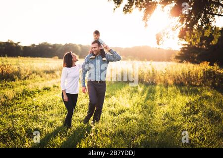 Eltern Spaß mit Ihrem baby boy Stockfoto