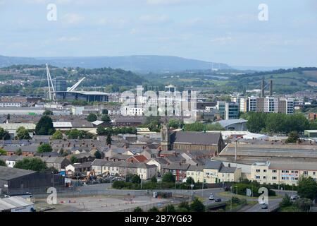 Blick auf das Zentrum der Stadt Newport, Wales, Großbritannien, von der Spitze der berühmten Transporter Bridge. Stockfoto