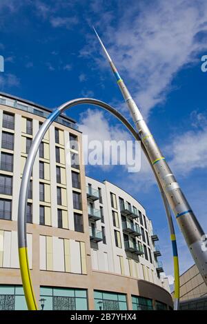 Alliance Sculpture von Metais & St. David's Shopping Mall, Cardiff City, Wales, Großbritannien, Großbritannien, Europa Stockfoto