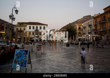 Syntagma-Platz. Nauplia. Halbinsel Peleponese. Argolischer Golf. Egean Meer, Mittelmeer. Griechenland (Hellas), Europa. Stockfoto
