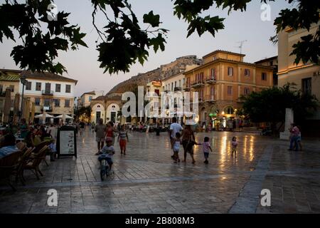 Syntagma-Platz. Nauplia. Halbinsel Peleponese. Argolischer Golf. Egean Meer, Mittelmeer. Griechenland (Hellas), Europa. Stockfoto