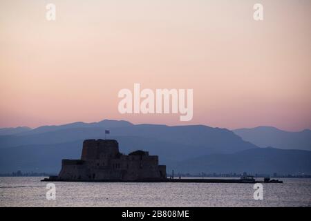 Nauplia. Halbinsel Peleponese. Argolischer Golf. Egean Meer, Mittelmeer. Griechenland (Hellas), Europa. Stockfoto