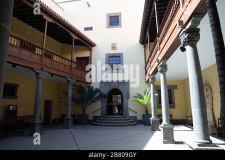 Casa de Colón, prunkvolles ehemaliges Gouverneurshaus, das von Kolumbus besucht wurde, beherbergt ein Museum auf seinen Reisen und seinem Schiffsleben in Las Palmas, Gran Canaria Stockfoto