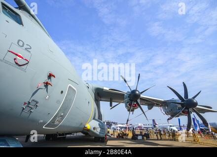 Singapur - 10. Februar 2018. Malaysia Air Force Airbus A400M steht zur Anzeige in Changi, Singapur. Die Verteidigungskosten steigen, vor allem im Osten Stockfoto