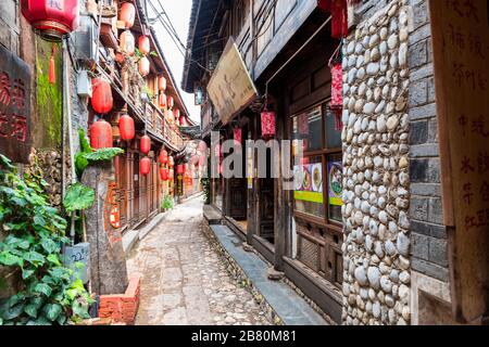 Shuhe Ancient Town, eine Welterbestätte, in Lijiang, Provinz Yunnan, China. Das Gebiet, in dem die ethnischen Menschen und die Kultur der Naxi leben. Stockfoto