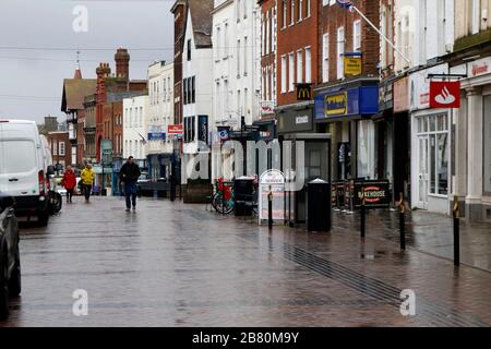 Gloucester, Großbritannien. März 2020. UK Coronavirus, Covid-19, Westgate Street im Stadtzentrum, die Straßen von Gloucester, England, fast leer, wegen sozialer Distanzierung und Selbstisolation, die von der britischen Regierung während der Coronavirus-Pandemie gefordert wurde. Kredit: Andrew Higgins/Thousand Word Media Ltd/Alamy Live News Stockfoto