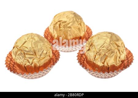 Geschenkideen verpackten Schokoladenkäuze. Auf weißem Hintergrund. Stockfoto