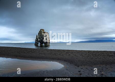 Felsmonolith von Hvitserkur im Nordwesten Islands Stockfoto