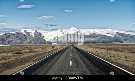 Offensichtliches Gletscherschmelzen aufgrund der globalen Erwärmung am Vatnajokull-Gletscher mit Skaftafell-Gletscherzunge in Island, Landschaftsfotografie Stockfoto