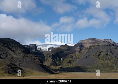 Offensichtliches Gletscherschmelzen aufgrund der globalen Erwärmung am Vatnajokull-Gletscher mit Skaftafell-Gletscherzunge in Island, Landschaftsfotografie Stockfoto