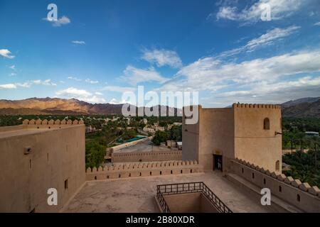 In al Rustaq Fort in der Nähe der Al Hajir Berge zwischen Nizwa und Mascat in Oman Stockfoto