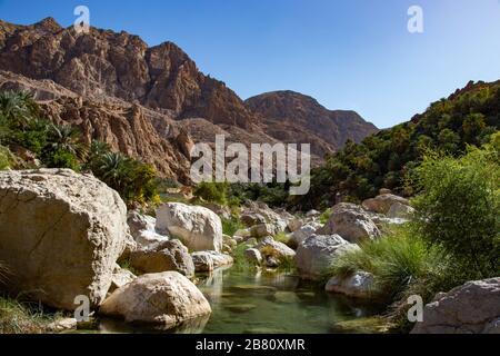 Im engen Canyon des Wadi Tiwi in Shab bei Mascat im Oman Stockfoto