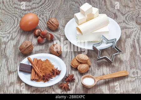 Accessoires Zutaten zum Backen von Süßigkeiten zu Weihnachten. Stockfoto